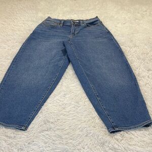 Lands' End Women's Cropped BARREL  Blue Jeans SIZE 4